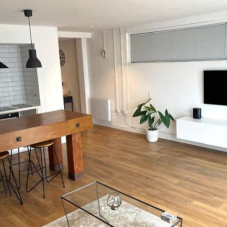 Spacious Industrial Style Apartment Лондон Экстерьер фото